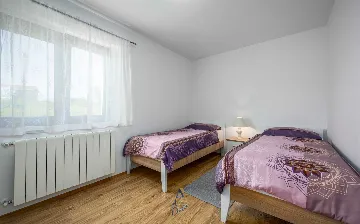 Villa in Tinjan for 6 Guests with Pool & Wellness