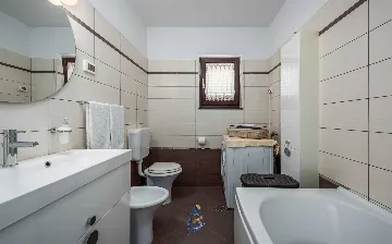 Villa in Tinjan for 6 Guests with Pool & Wellness