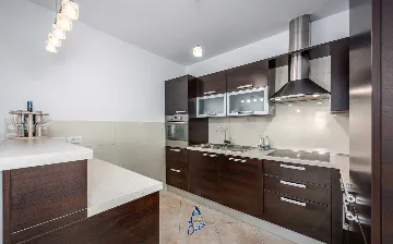 Villa in Tinjan for 6 Guests with Pool & Wellness