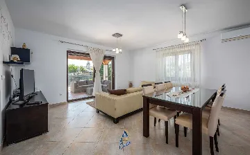 Villa in Tinjan for 6 Guests with Pool & Wellness