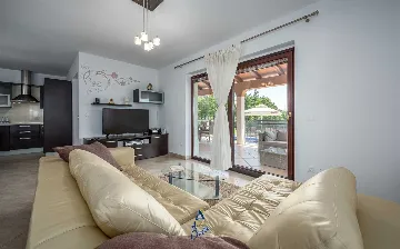 Villa in Tinjan for 6 Guests with Pool & Wellness