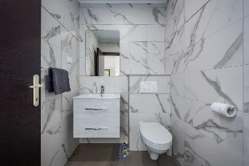 Villa in Tinjan for 6 Guests with Pool & Wellness