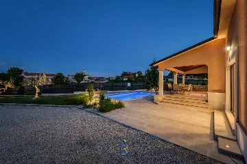 Villa in Tinjan for 6 Guests with Pool & Wellness