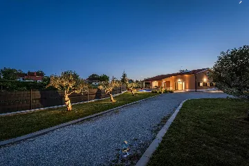 Villa in Tinjan for 6 Guests with Pool & Wellness