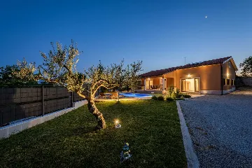 Villa in Tinjan for 6 Guests with Pool & Wellness