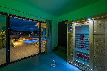 Villa in Tinjan for 6 Guests with Pool & Wellness