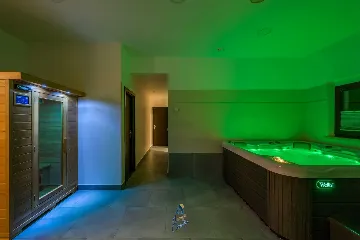 Villa in Tinjan for 6 Guests with Pool & Wellness