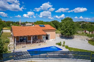 Villa in Tinjan for 6 Guests with Pool & Wellness