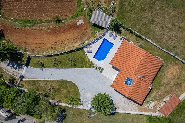 Villa in Tinjan for 6 Guests with Pool & Wellness