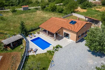 Villa in Tinjan for 6 Guests with Pool & Wellness