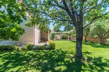 6-Bedroom Villa in Supetar for up to 13 Guests