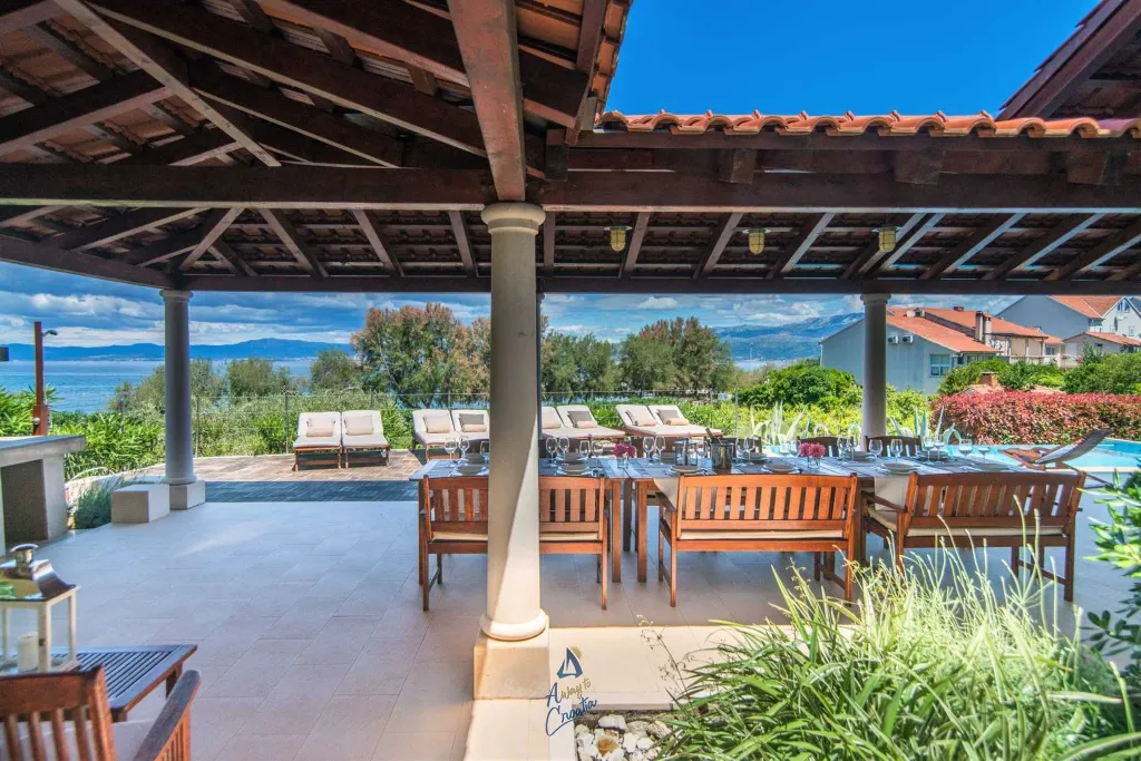 6-Bedroom Villa in Supetar for up to 13 Guests