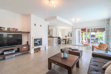 6-Bedroom Villa in Supetar for up to 13 Guests