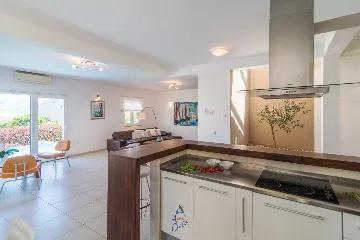 6-Bedroom Villa in Supetar for up to 13 Guests