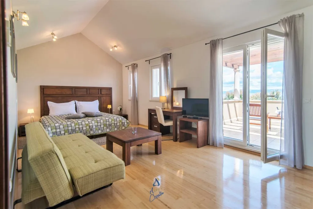 6-Bedroom Villa in Supetar for up to 13 Guests