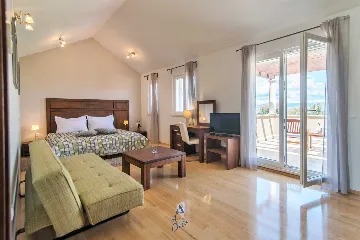 6-Bedroom Villa in Supetar for up to 13 Guests