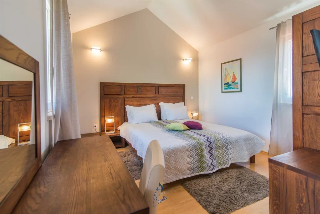 6-Bedroom Villa in Supetar for up to 13 Guests