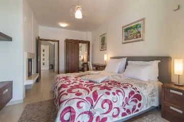 6-Bedroom Villa in Supetar for up to 13 Guests