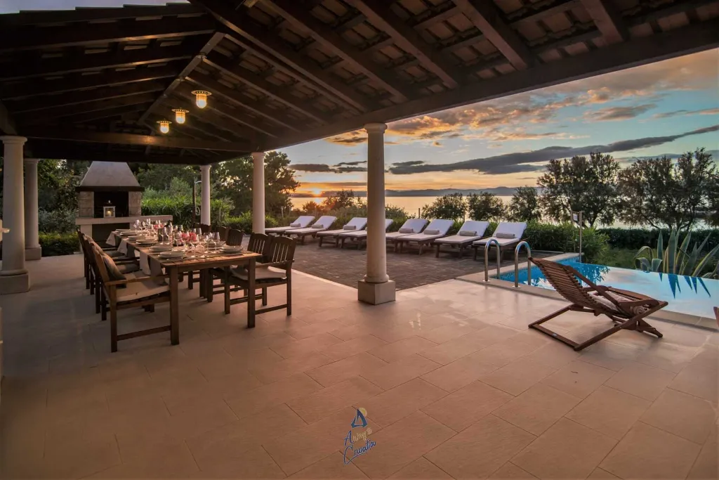 6-Bedroom Villa in Supetar for up to 13 Guests