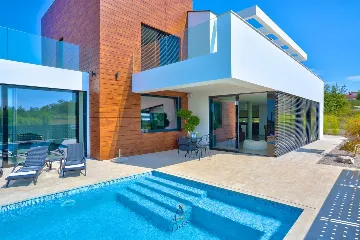 5-Bedroom Villa in Višnjan (Sleeps up to 12)