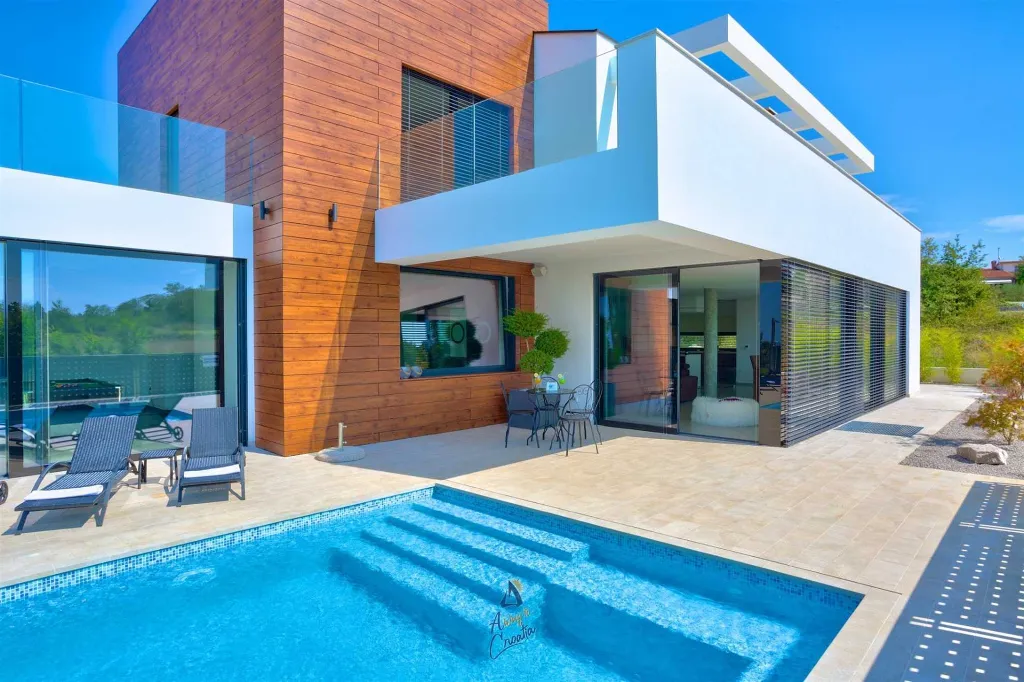 5-Bedroom Villa in Višnjan (Sleeps up to 12)