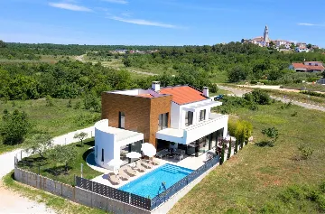 5-Bedroom Villa in Višnjan (Sleeps up to 12)