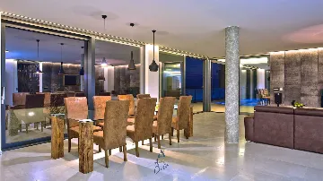 5-Bedroom Villa in Višnjan (Sleeps up to 12)