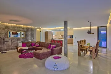 5-Bedroom Villa in Višnjan (Sleeps up to 12)