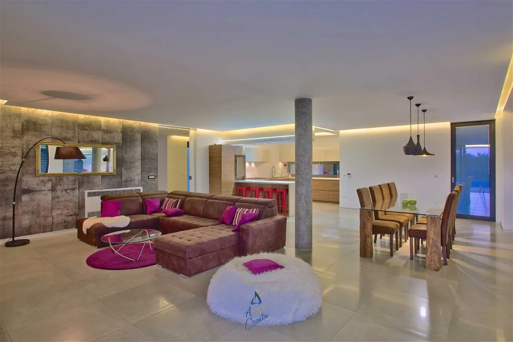 5-Bedroom Villa in Višnjan (Sleeps up to 12)