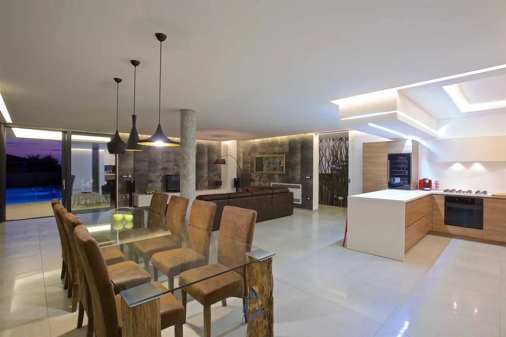 5-Bedroom Villa in Višnjan (Sleeps up to 12)