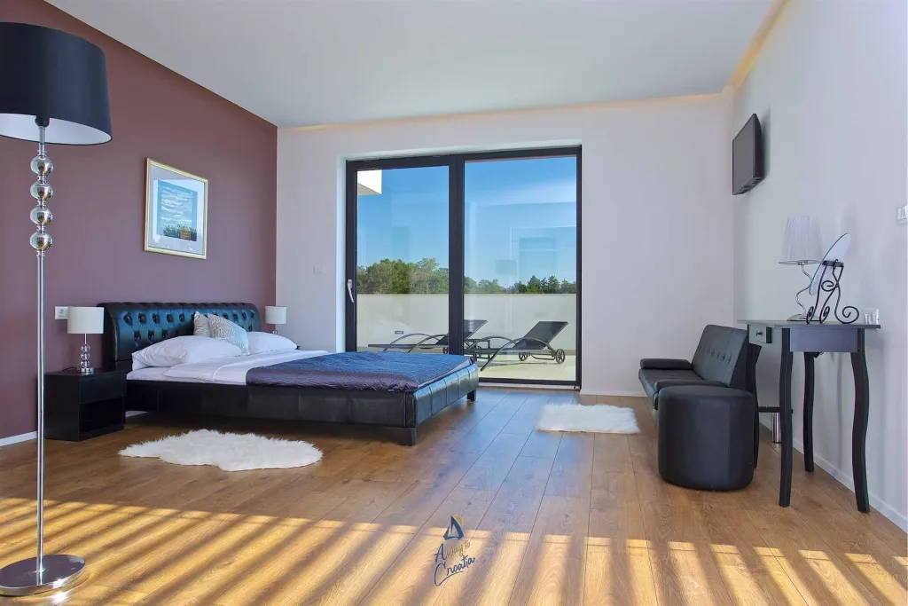 5-Bedroom Villa in Višnjan (Sleeps up to 12)
