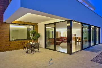 5-Bedroom Villa in Višnjan (Sleeps up to 12)