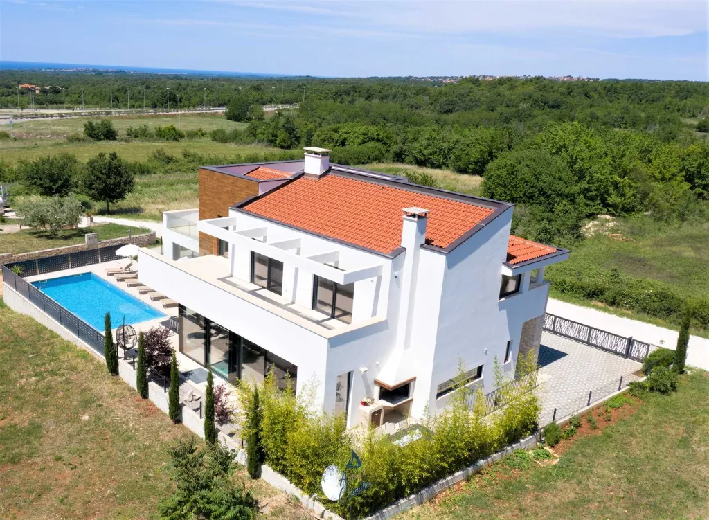 5-Bedroom Villa in Višnjan (Sleeps up to 12)