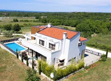 5-Bedroom Villa in Višnjan (Sleeps up to 12)