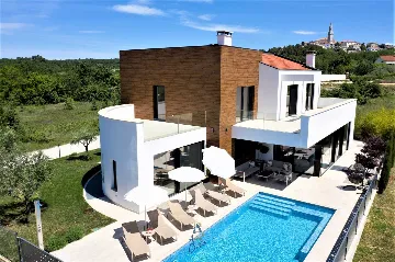 5-Bedroom Villa in Višnjan (Sleeps up to 12)