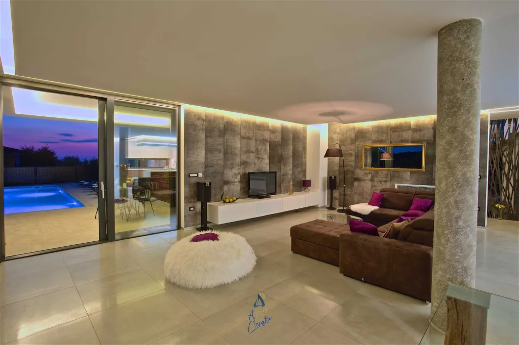 5-Bedroom Villa in Višnjan (Sleeps up to 12)
