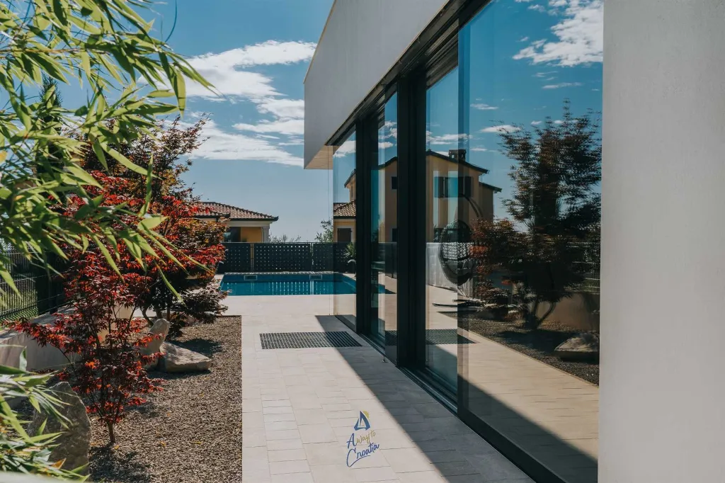 5-Bedroom Villa in Višnjan (Sleeps up to 12)