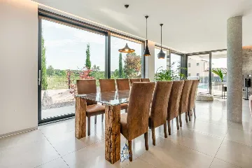 5-Bedroom Villa in Višnjan (Sleeps up to 12)