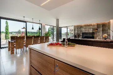 5-Bedroom Villa in Višnjan (Sleeps up to 12)