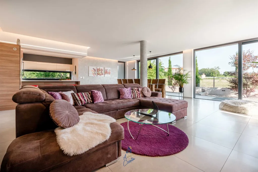 5-Bedroom Villa in Višnjan (Sleeps up to 12)