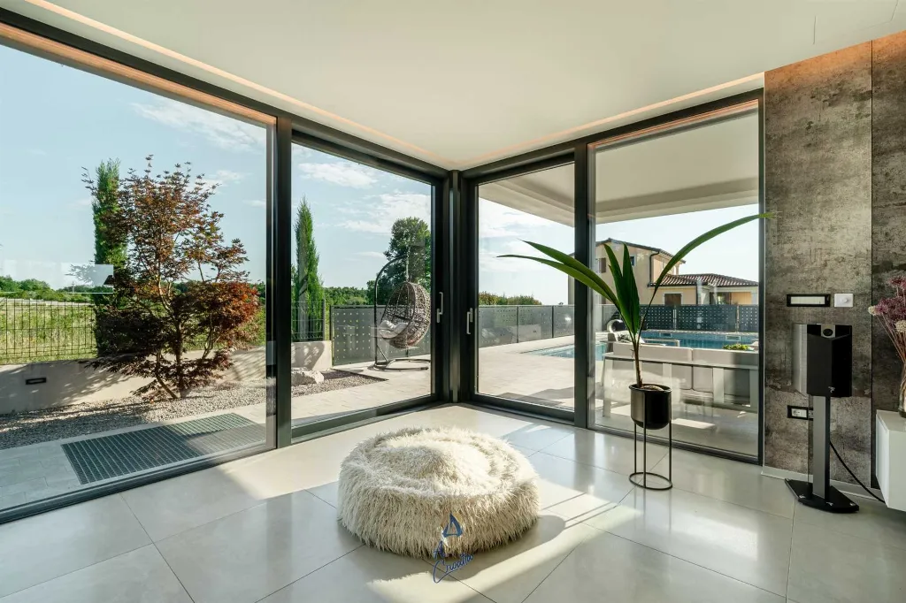 5-Bedroom Villa in Višnjan (Sleeps up to 12)