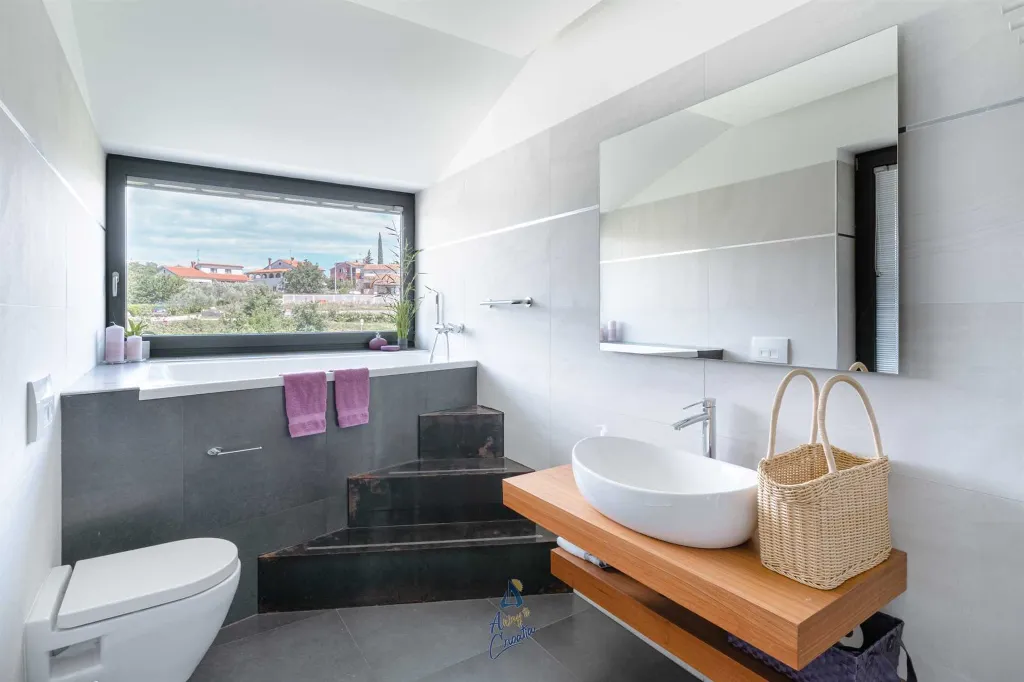 5-Bedroom Villa in Višnjan (Sleeps up to 12)