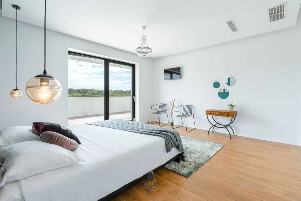 5-Bedroom Villa in Višnjan (Sleeps up to 12)