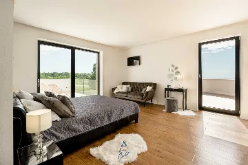 5-Bedroom Villa in Višnjan (Sleeps up to 12)