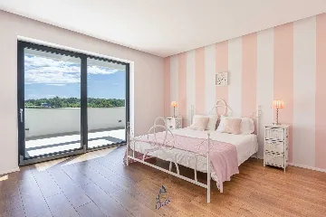 5-Bedroom Villa in Višnjan (Sleeps up to 12)