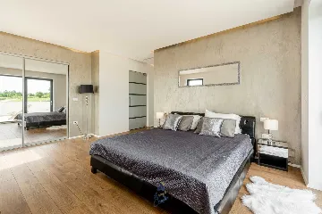 5-Bedroom Villa in Višnjan (Sleeps up to 12)