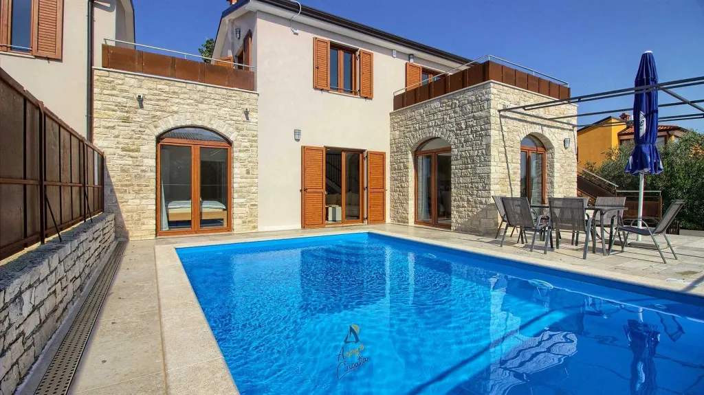 3-Bedroom Villa with Private Pool in Novigrad
