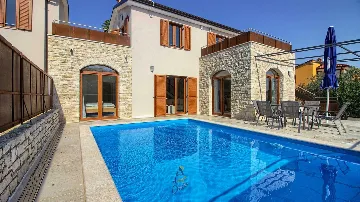 3-Bedroom Villa with Private Pool in Novigrad