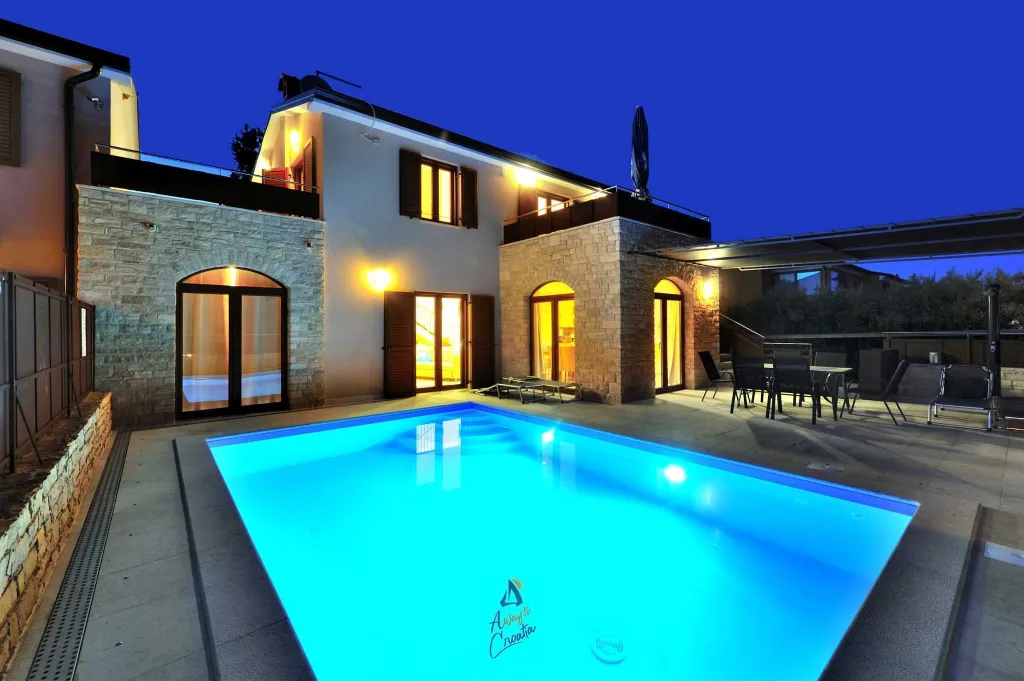 3-Bedroom Villa with Private Pool in Novigrad