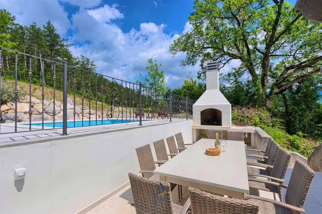 Buzet Villa for 14 Guests with Private Pools